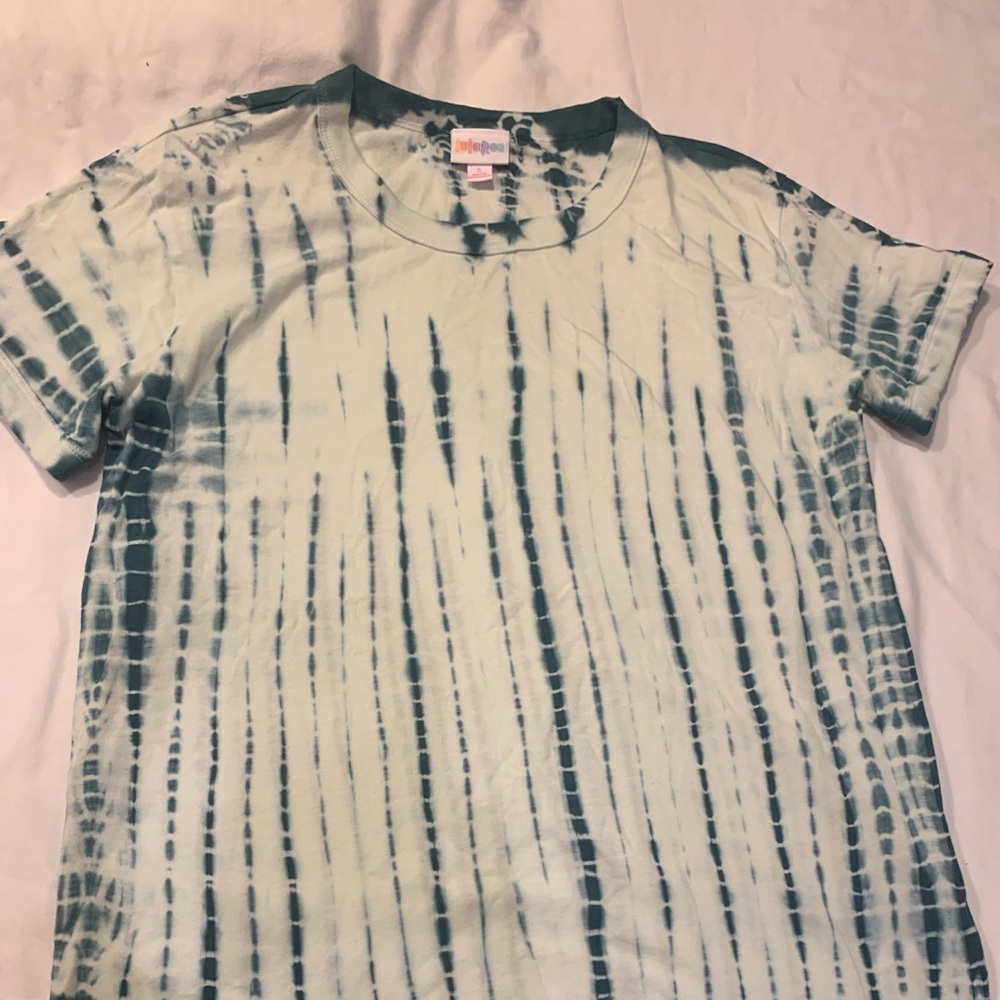 Small Lularoe Tee